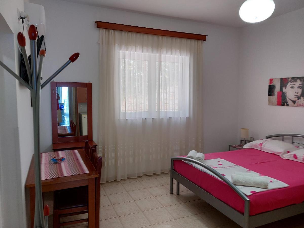 The Sun House Apartment Sarande Exterior photo